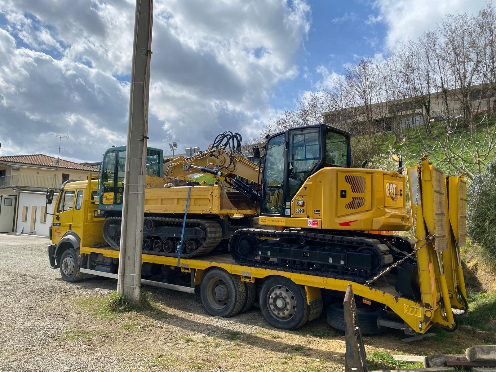 escavatori-cat-su-camion