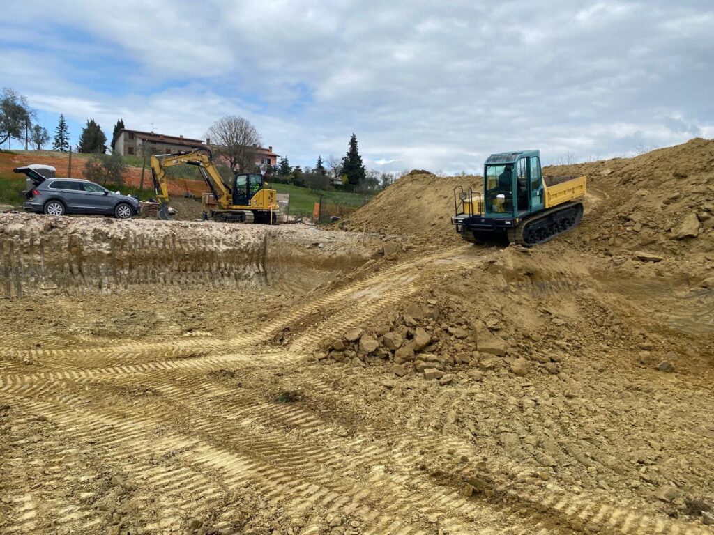 scavo di sbancamento per realizzazione casolare tipico umbro con escavatore komatsu pc138us foto 2