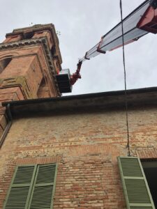 Piattaforma aerea con sbraccio telescopico Manitou