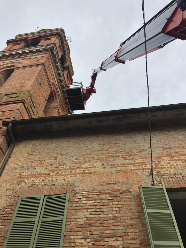 Piattaforma aerea con sbraccio telescopico Manitou